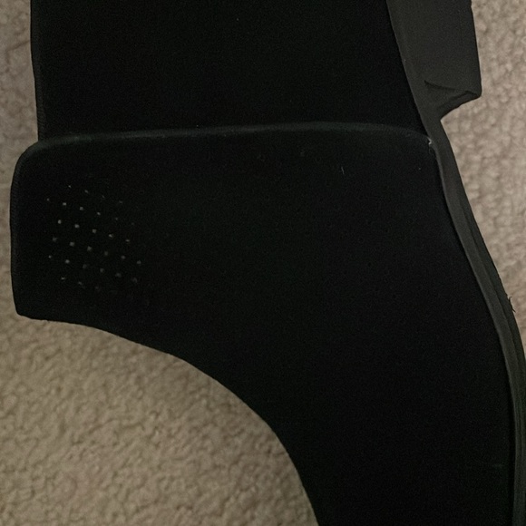 Soft walk Rocklin black perforated suede boots for women size 9m - Picture 3 of 4